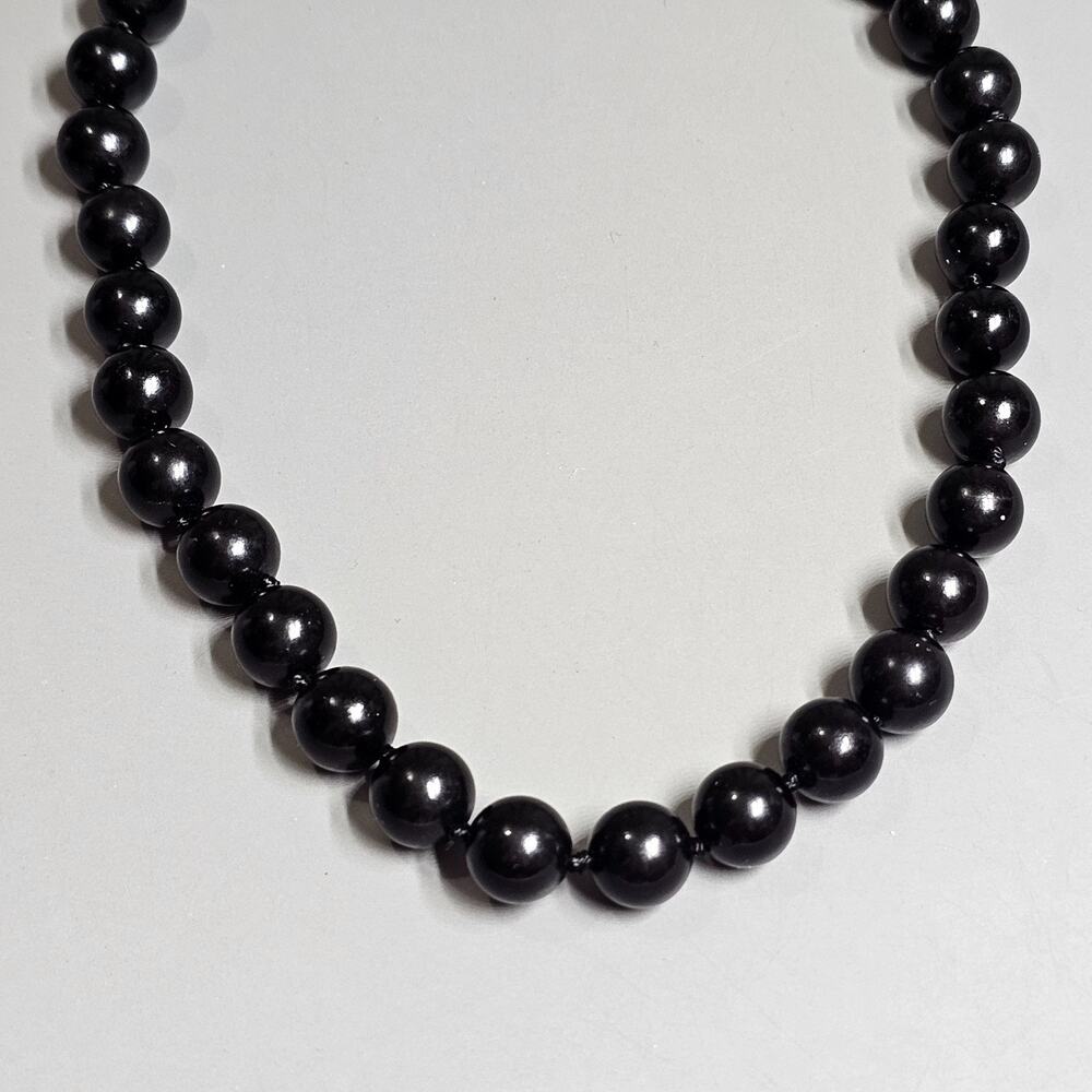 Black Single Strand Beaded Choker Necklace Magnetic Closure 17.5"